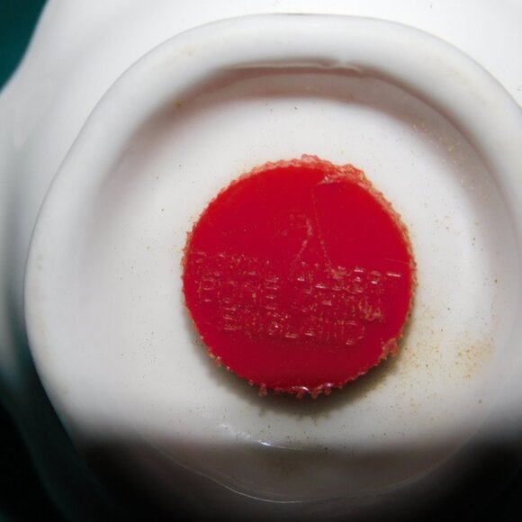 Royal Albert Lavender Rose (1970) salt and pepper shakers mint condition - Picture 7 of 7